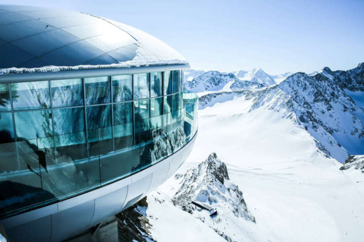 SAALBACH Skitourengruppe Neutral shutterstock_342604946.jpg